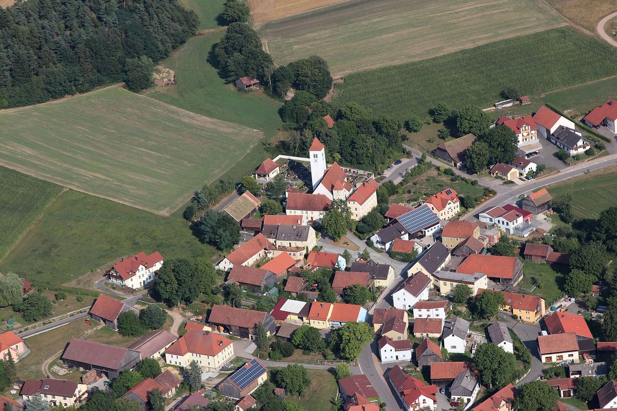 Dorfansicht Seebarn, 2013 — CC BY 3.0 Tilman2007